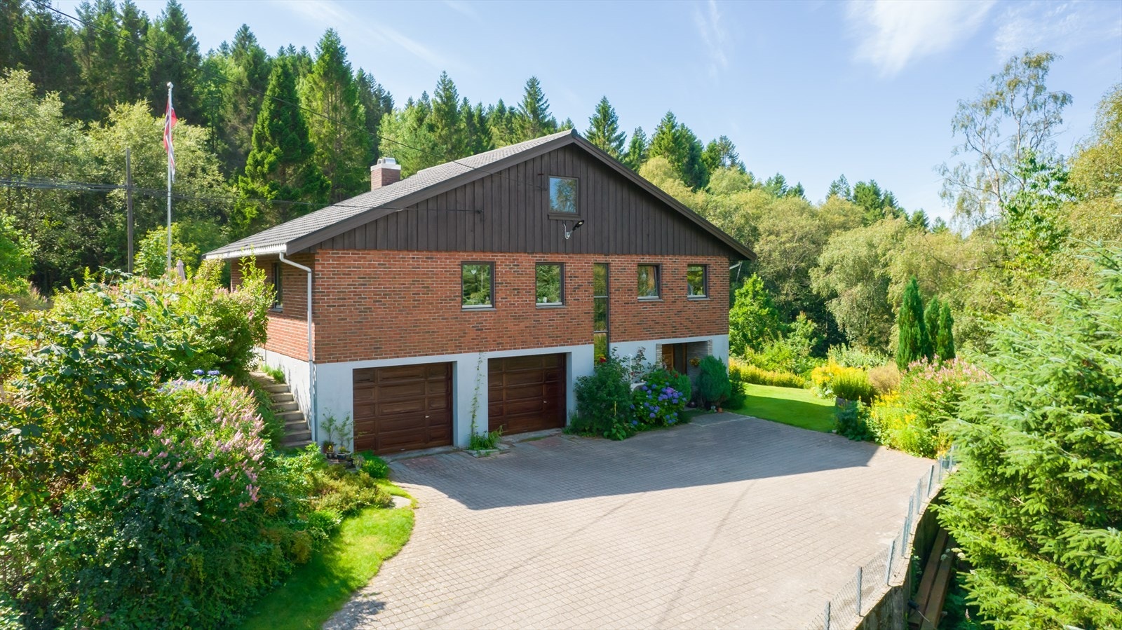 God plass til parkering på egen eiendom. Galleribilde