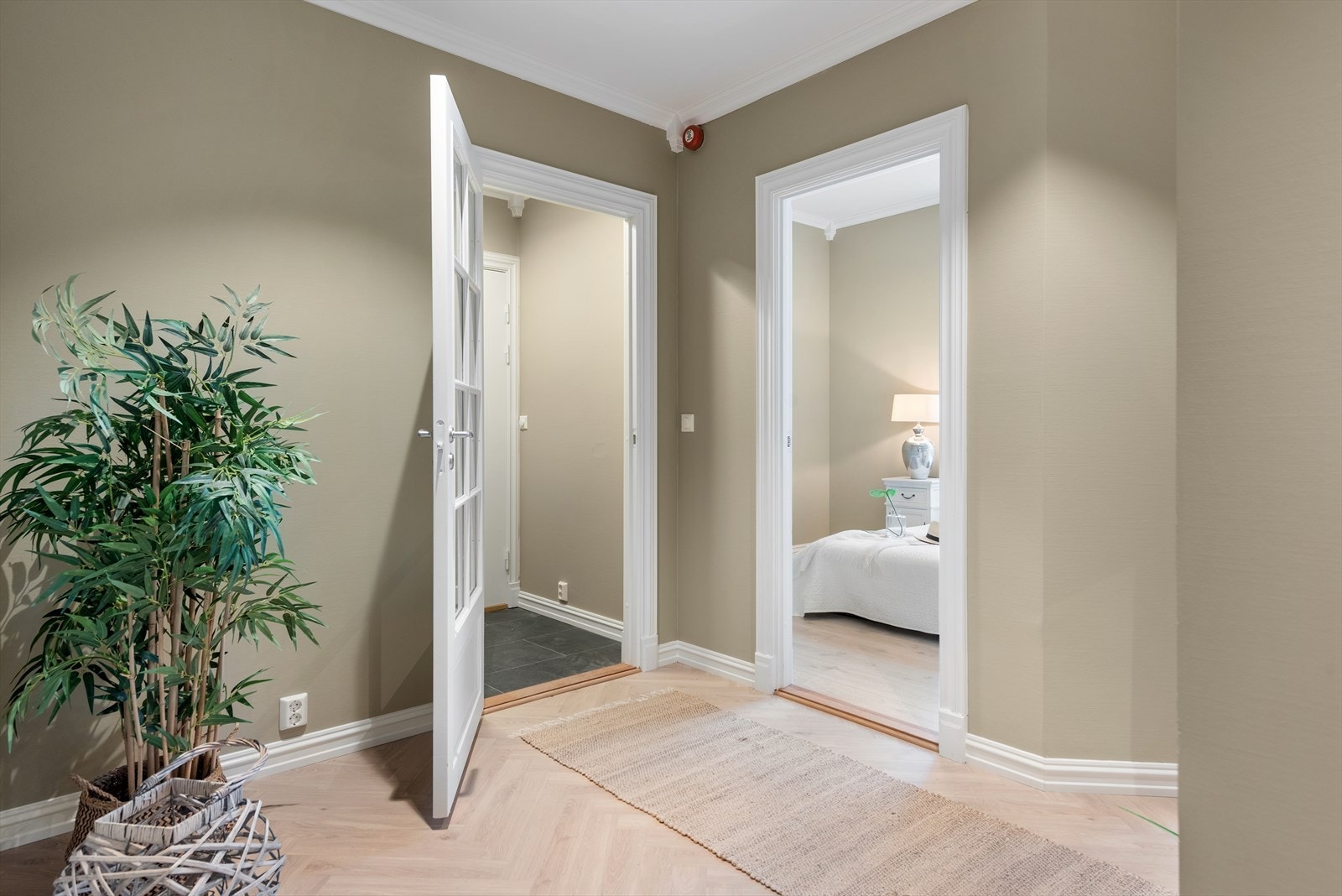 Det er rikelig med veggflater å møblere mot Galleribilde