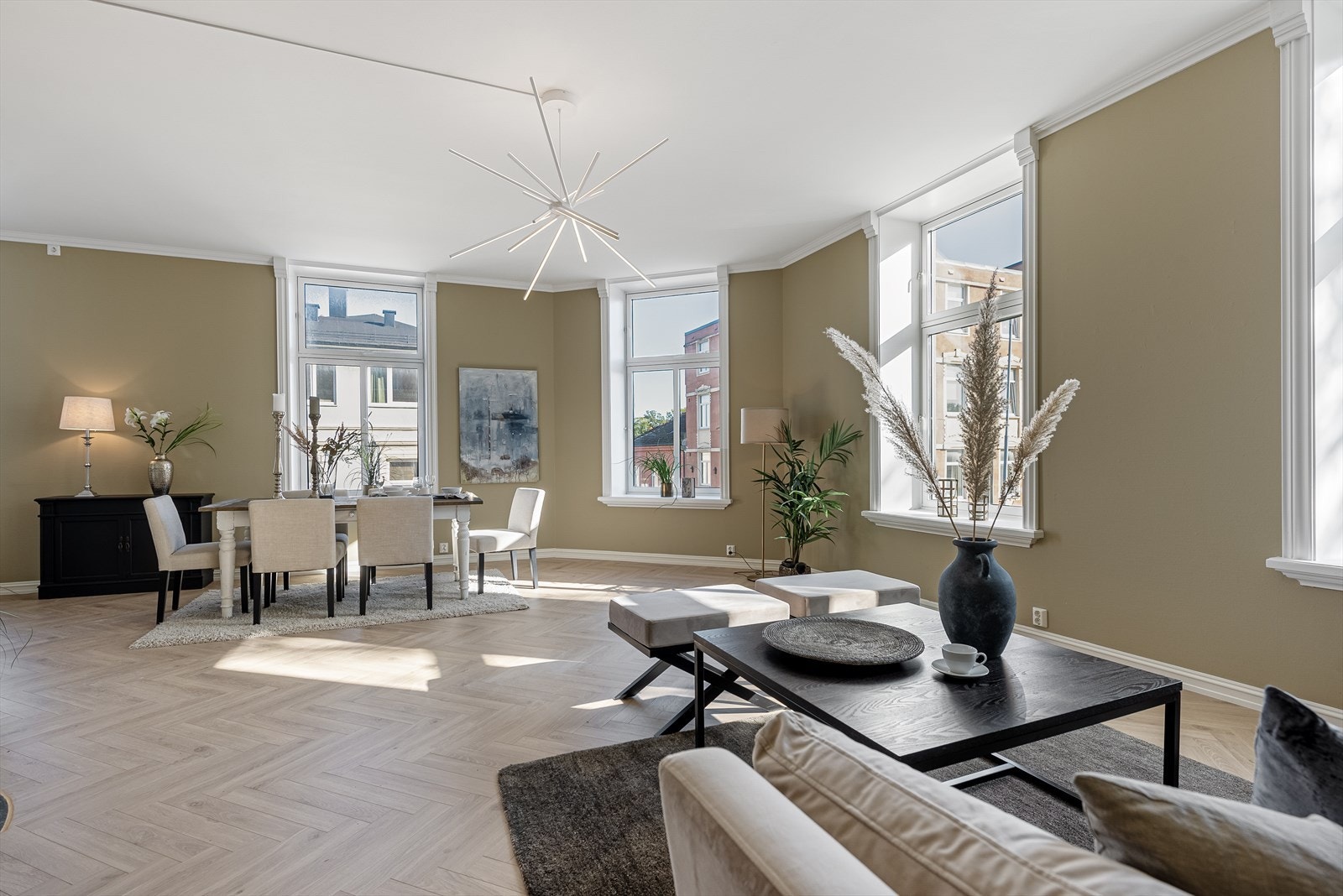 Legg merke til den flotte lysekronen Galleribilde