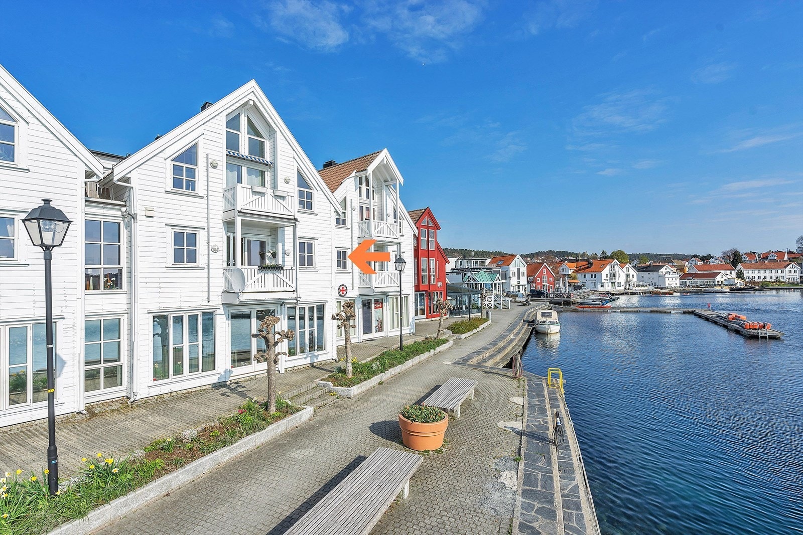 Leiligheten ligger i sentrum med umiddelbar nærhet til det Lillesand har å by på Galleribilde