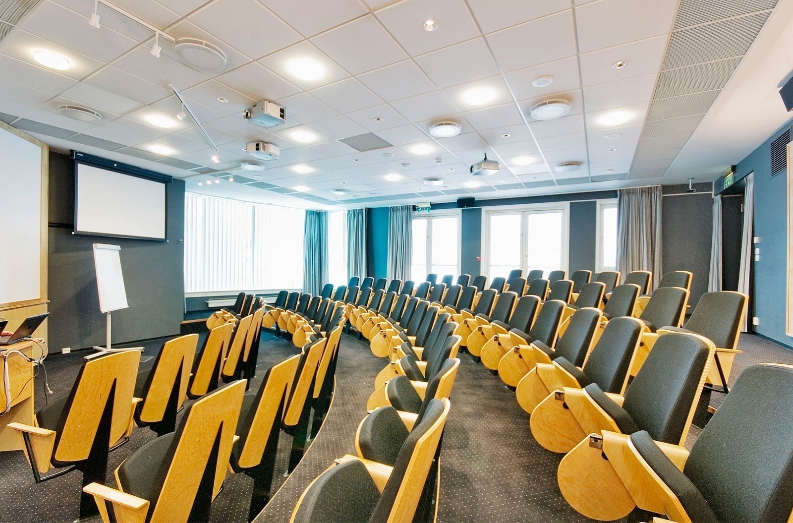 Auditorium med sitteplasser til 75 i bygget Galleribilde