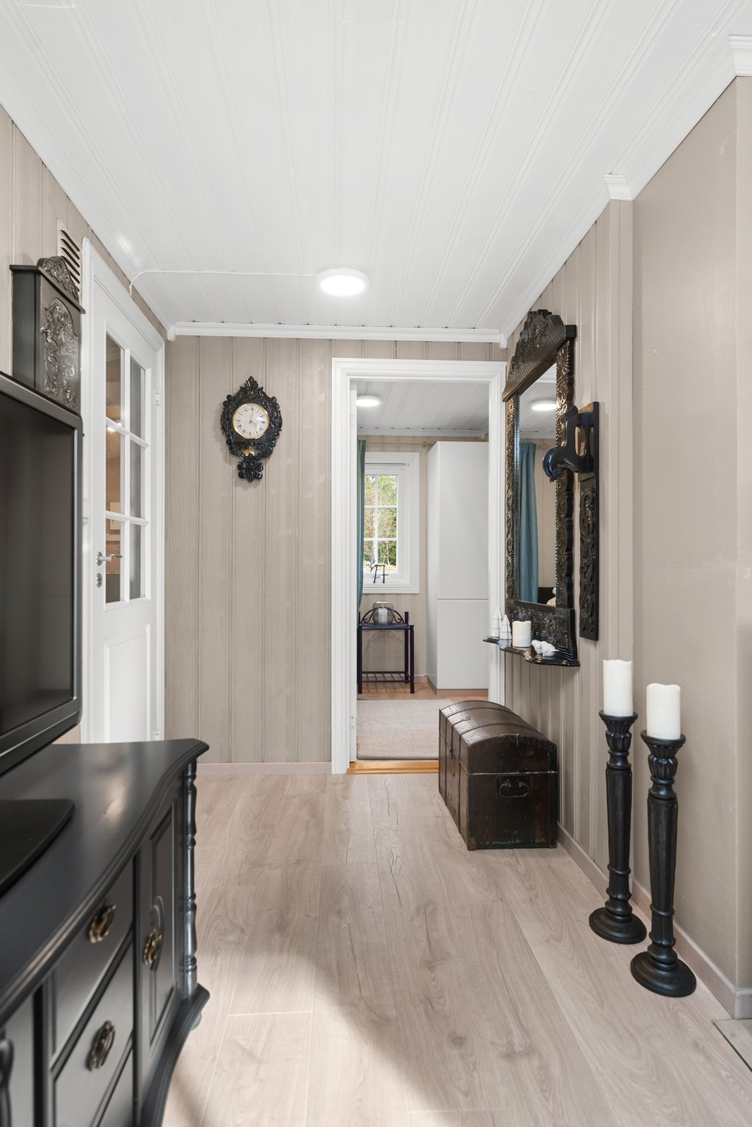 Hytta selges med innbo og løsøre. Galleribilde