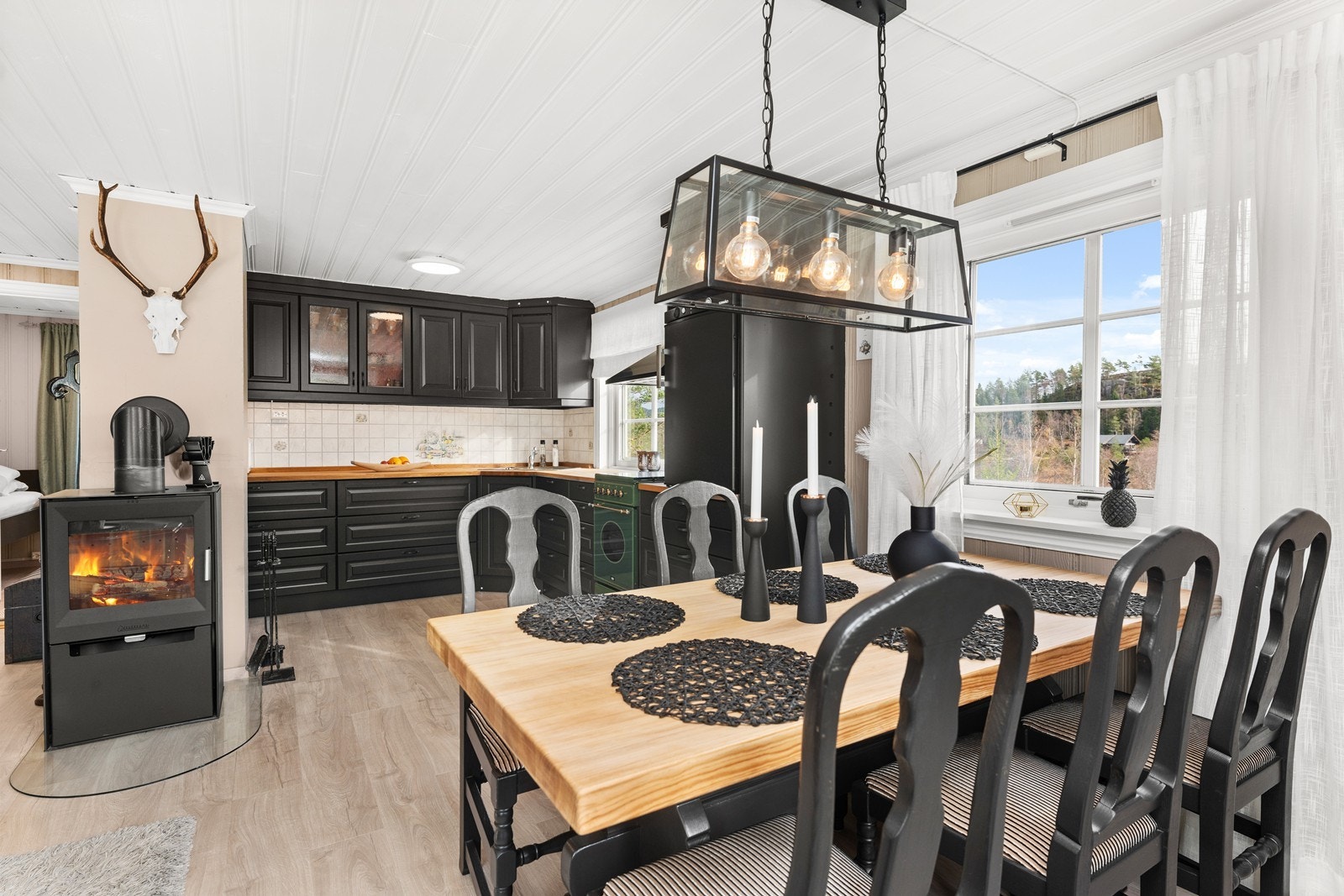 Ny vedovn som er sentralt plassert. Galleribilde