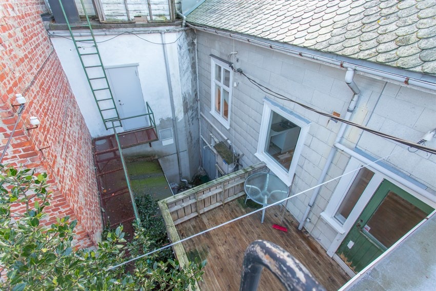 Bakgård Galleribilde