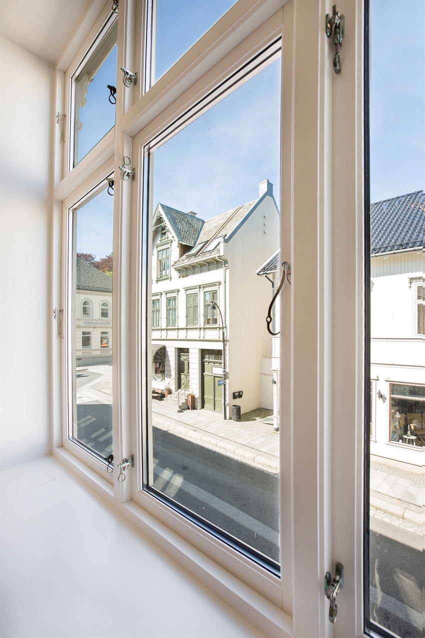 Utsikt fra leiligheten ned til Storgaten. Galleribilde