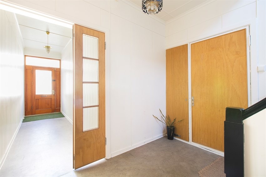 Inngangspartiet fører inn til en hall. Galleribilde