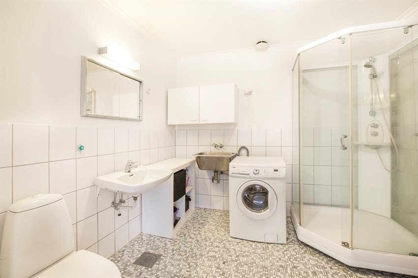 Kombinert bad og vaskerom Galleribilde