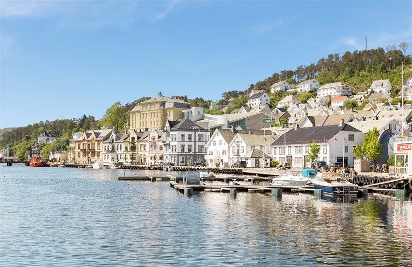 "Deilig lille by ved Farøysund" Galleribilde