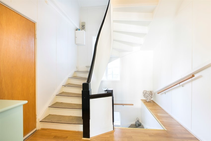 Original trapp i hallen. Galleribilde