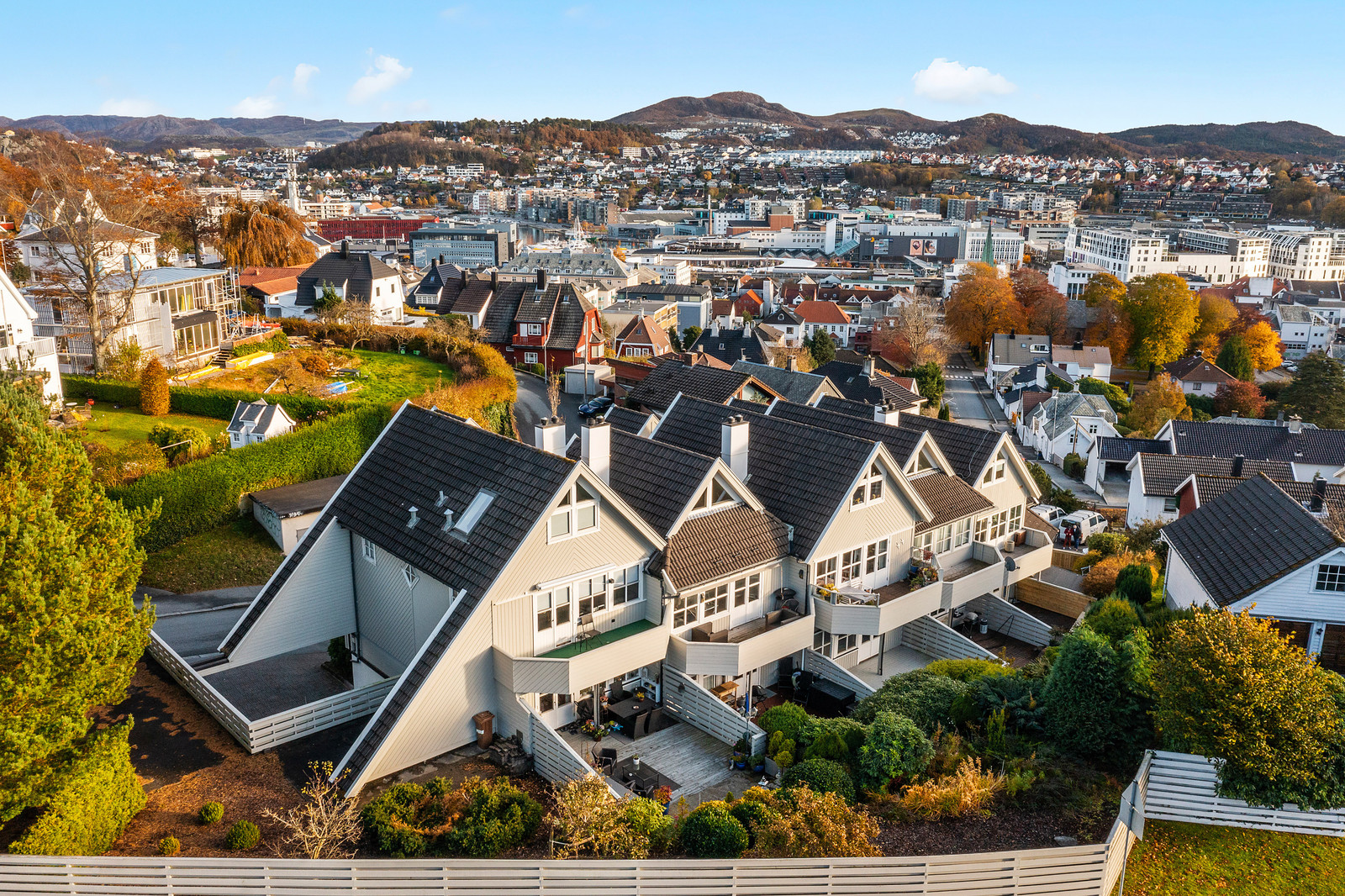 SENTRUM - Stor leilighet med nyere kjøkken og stor terrasse - 3 soverom