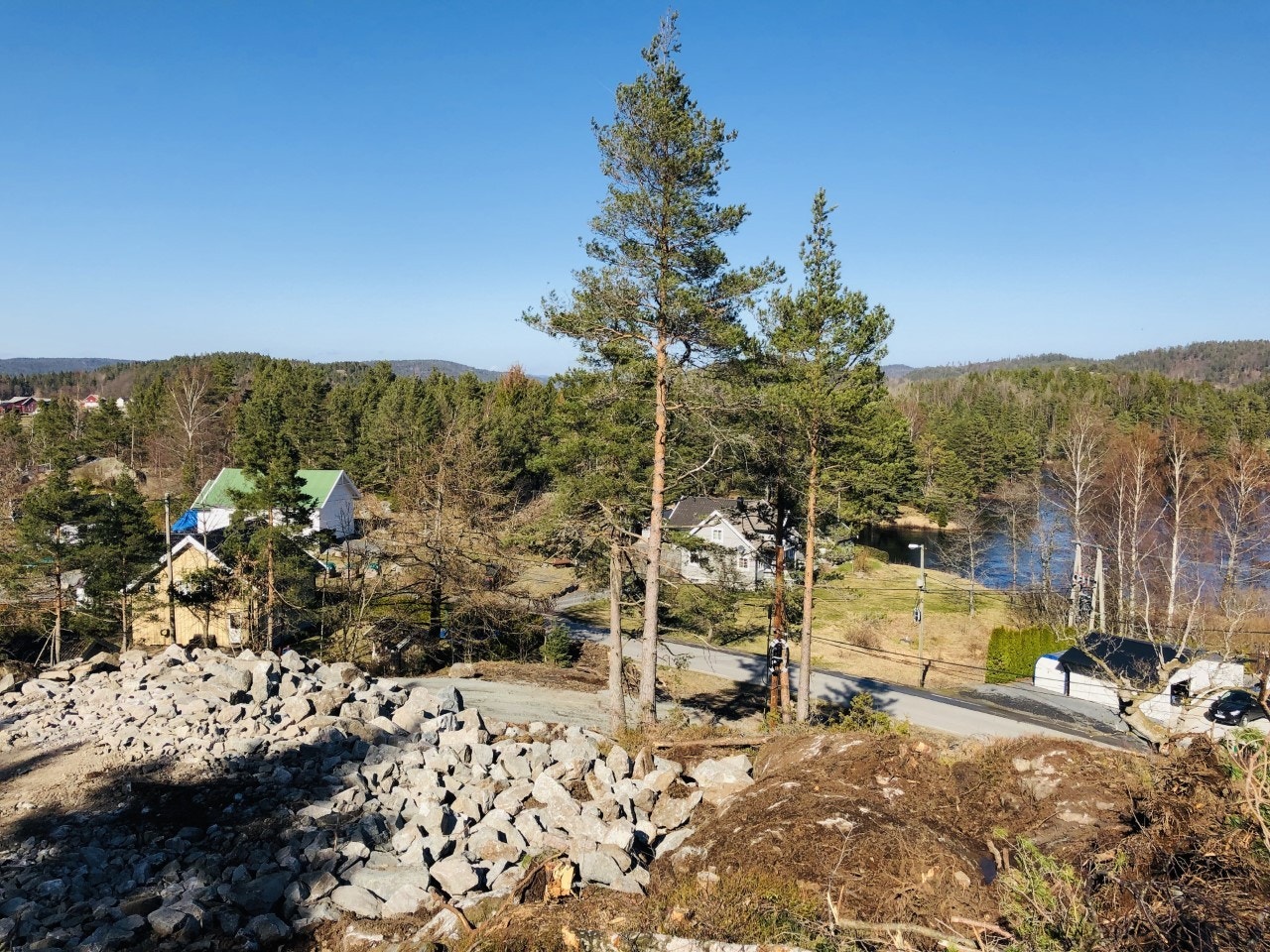 Det er lagt vei opp, og gjort noe grunnarbeid. Galleribilde