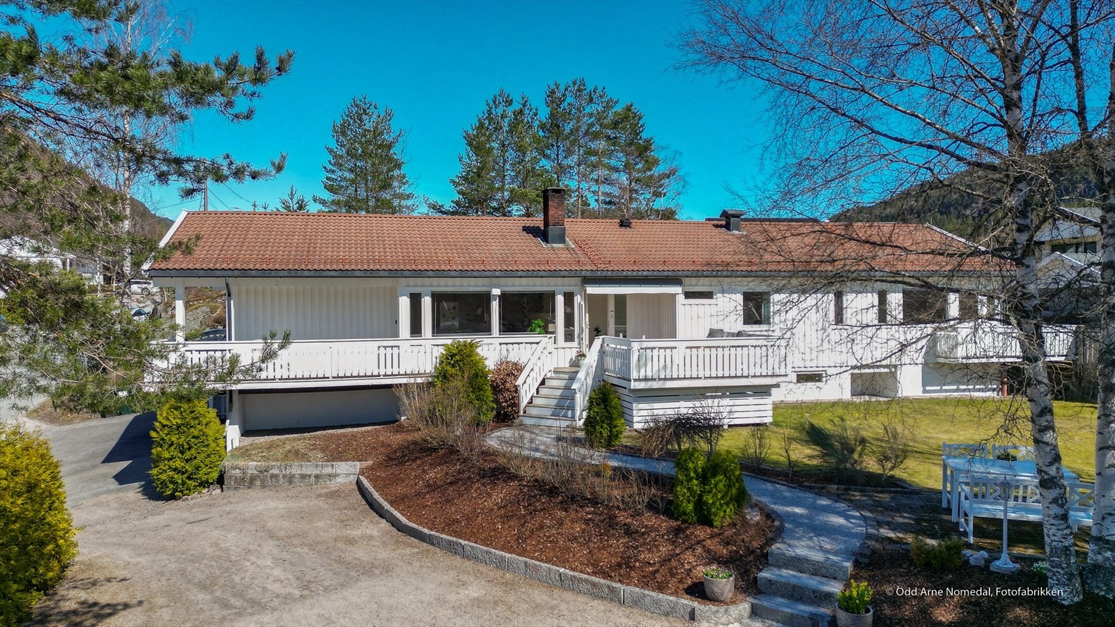 Stor enebolig med hybel i underetg. Galleribilde