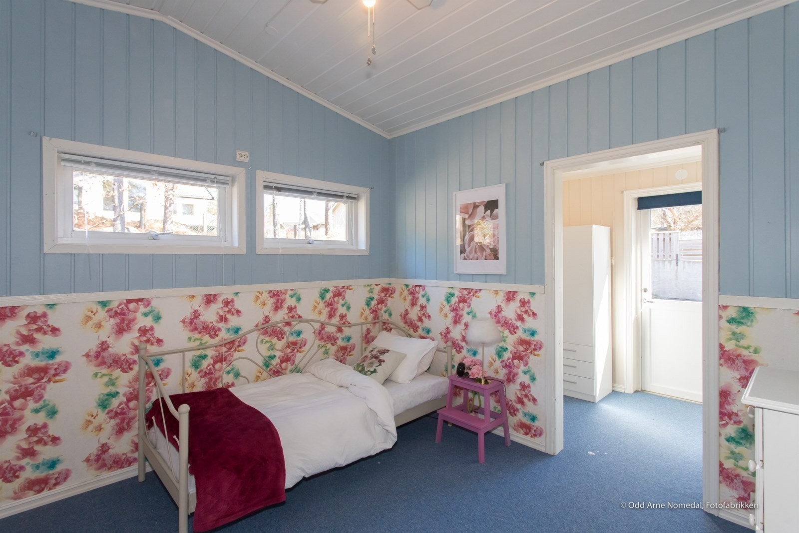 Soverom og garderobe. Utgang bakside. Galleribilde