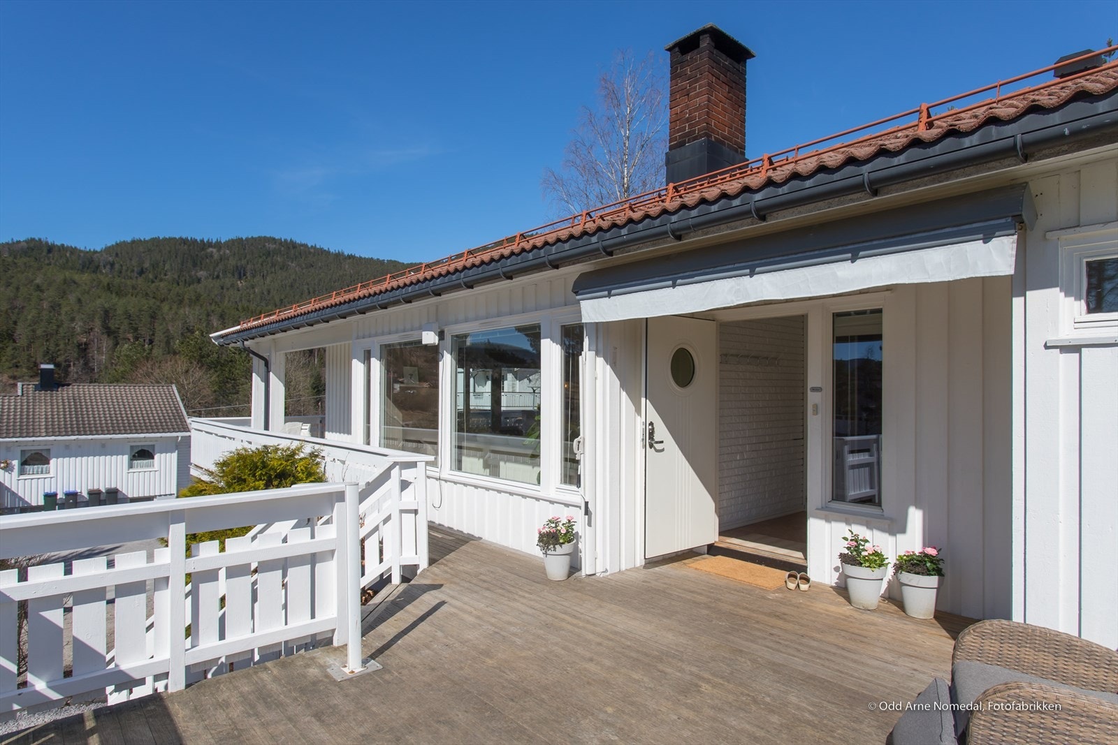 Soverom og garderobe. Utgang bakside. Galleribilde