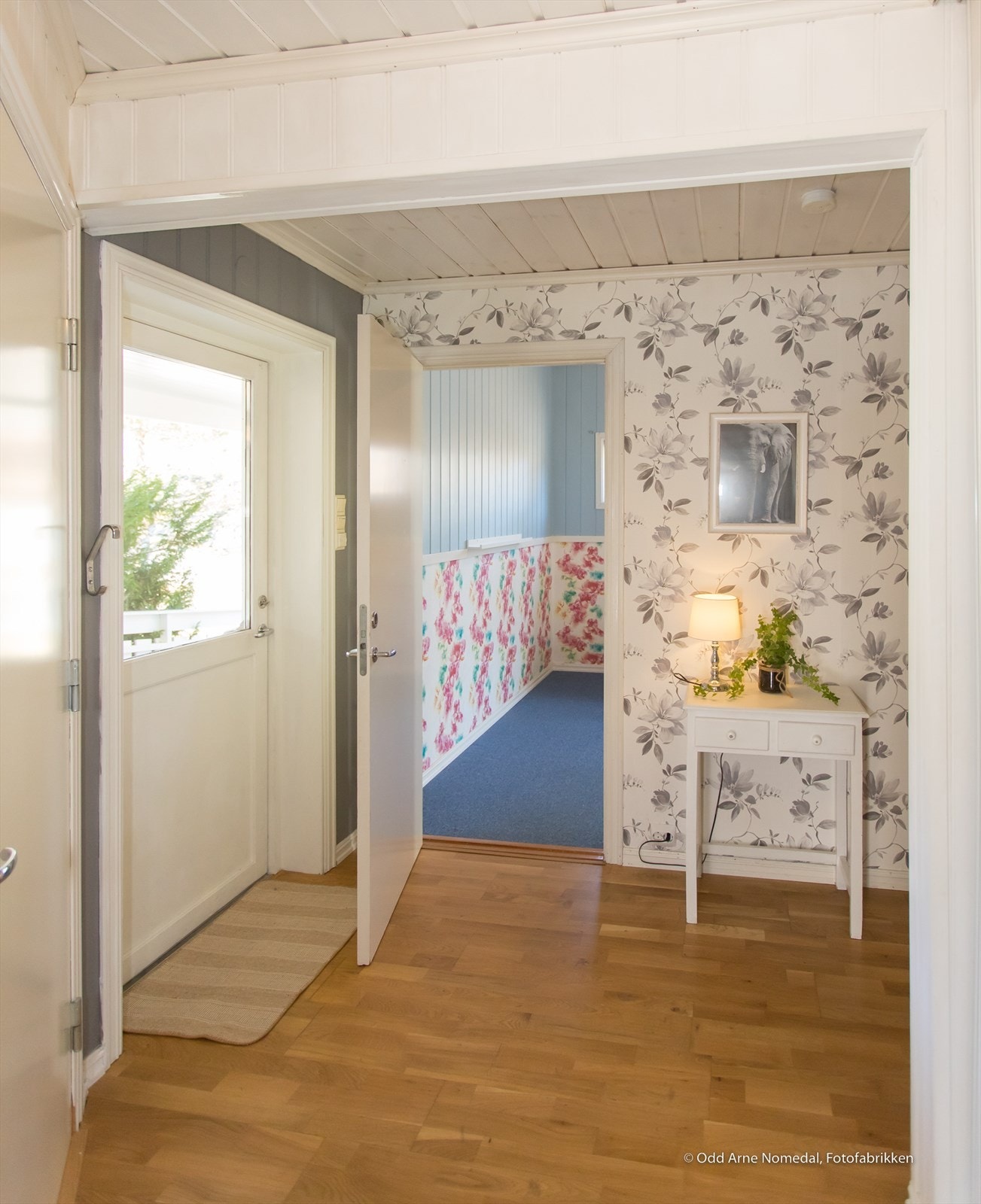 Inngangsparti på bakside Galleribilde