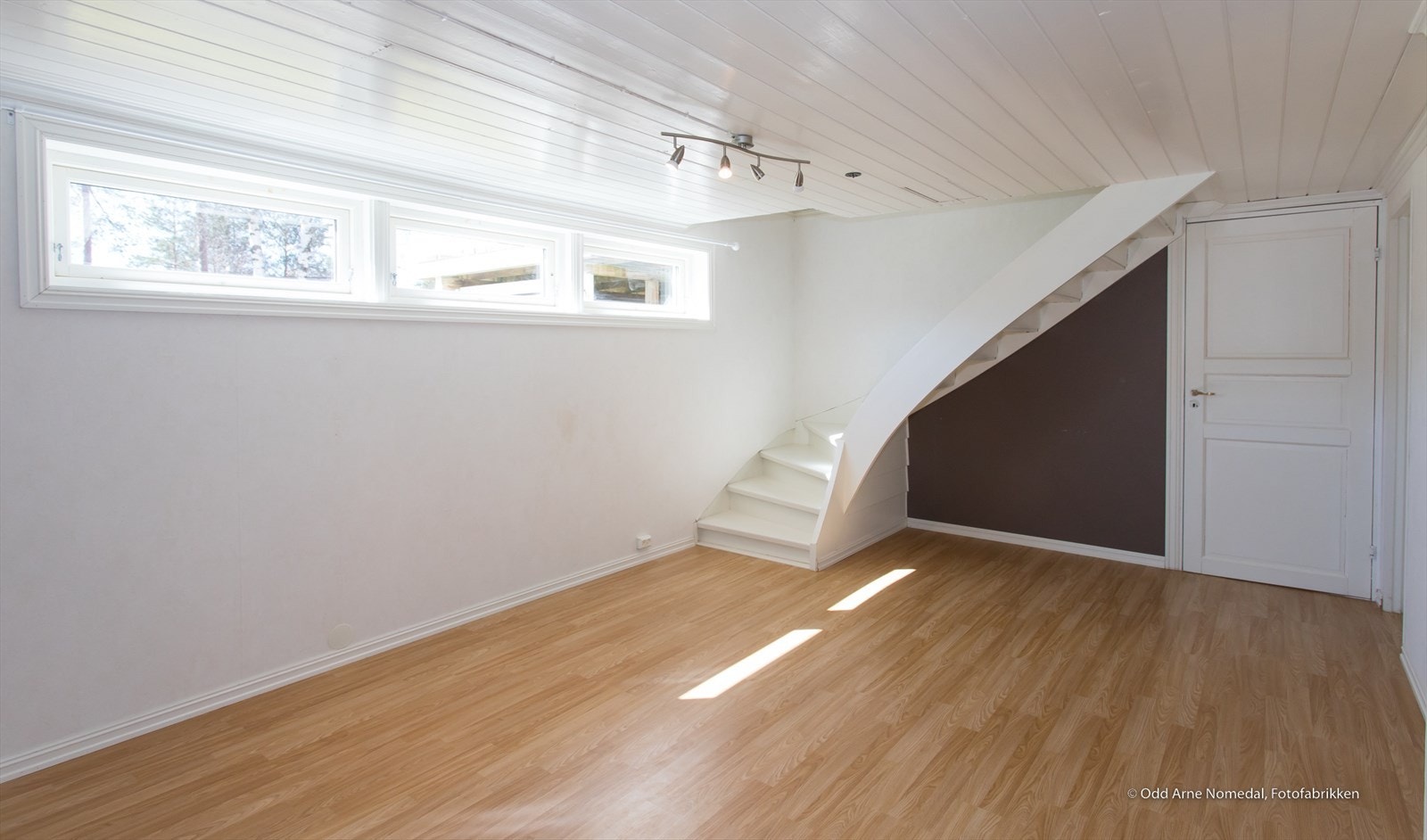 Utsikt fra stor terrasse ved inngang Galleribilde