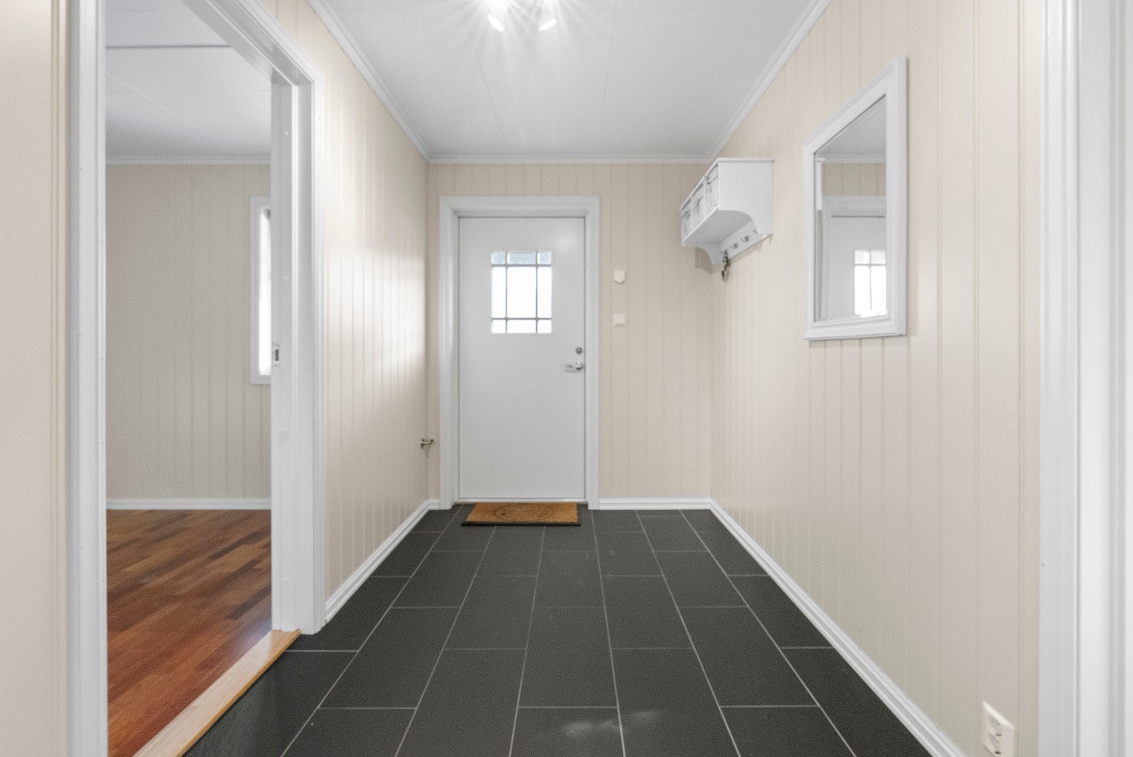 Det er god plass til skyvedørsgarderobe i entré om ønskeleg Galleribilde