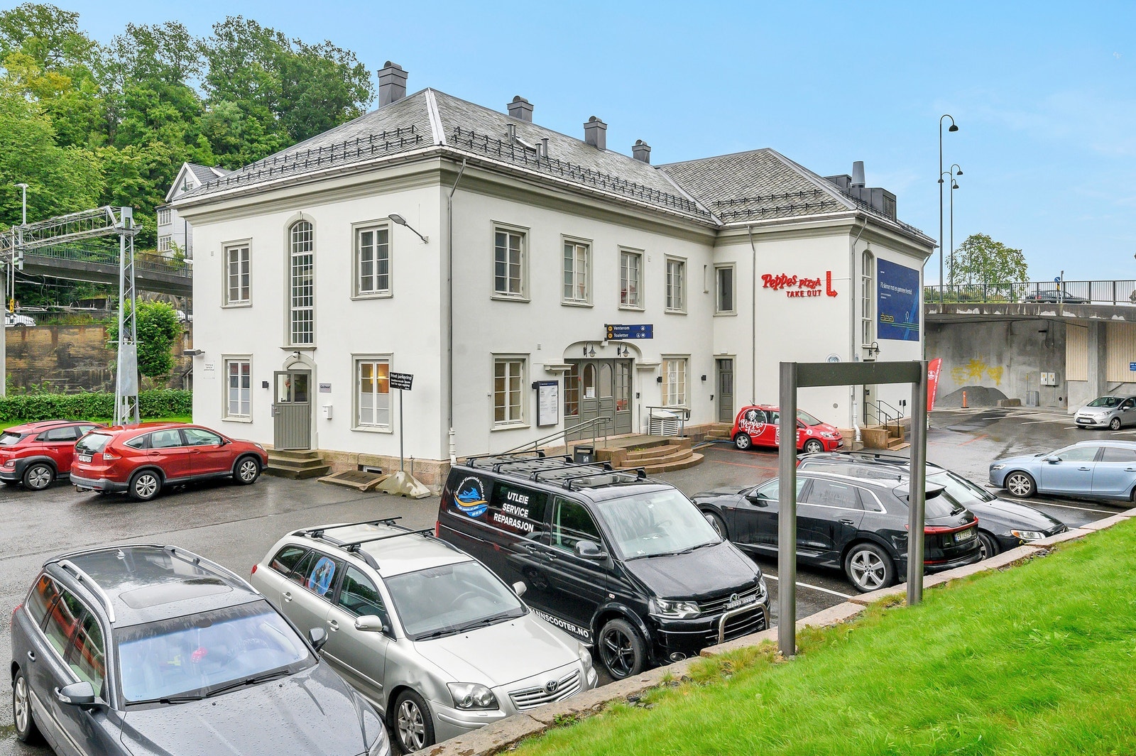 Arendal stasjon ligger ca. 5 minutters gangavstand fra
sentrum med alle fasiliteter. Galleribilde