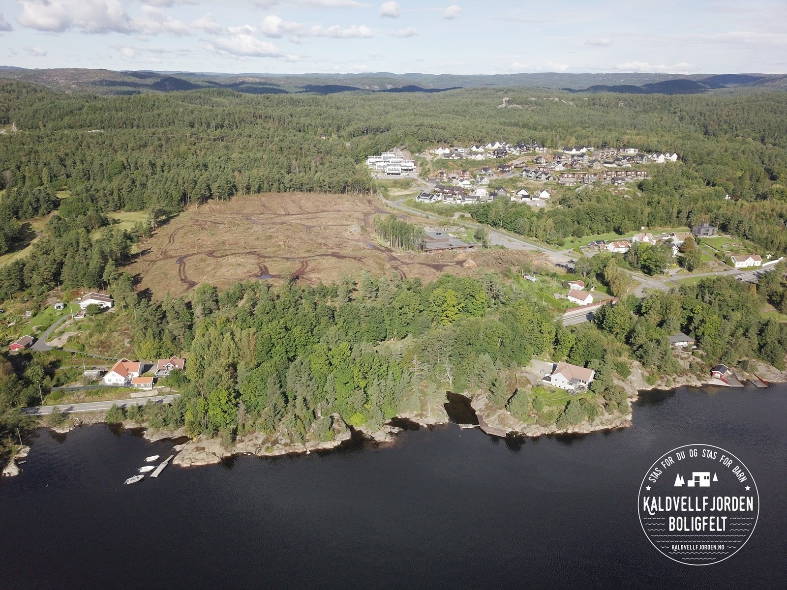 Dronefoto over området før utbyggingen startet Galleribilde
