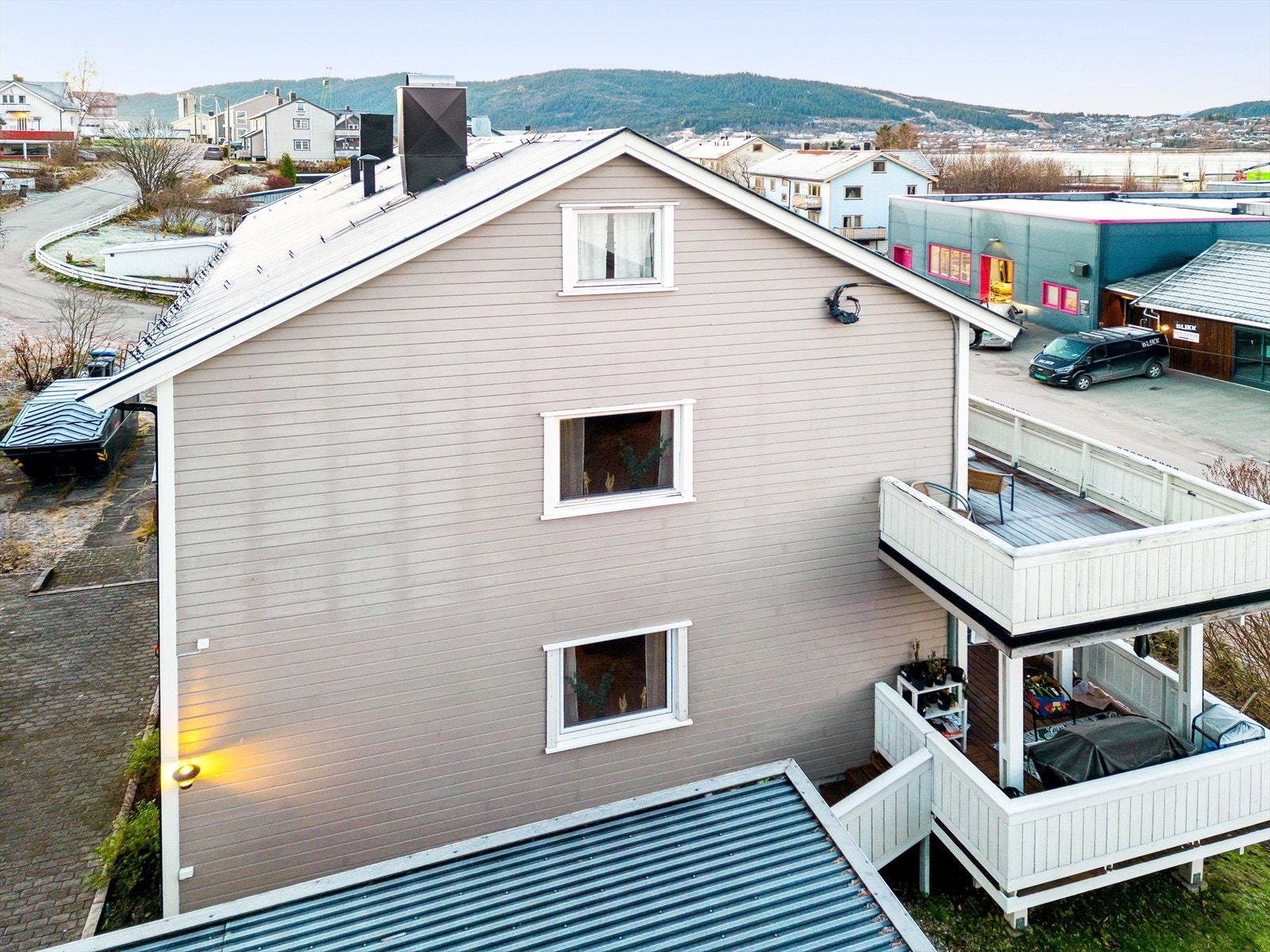 Nærhet til skoler, barnehage og dagligvare. Galleribilde