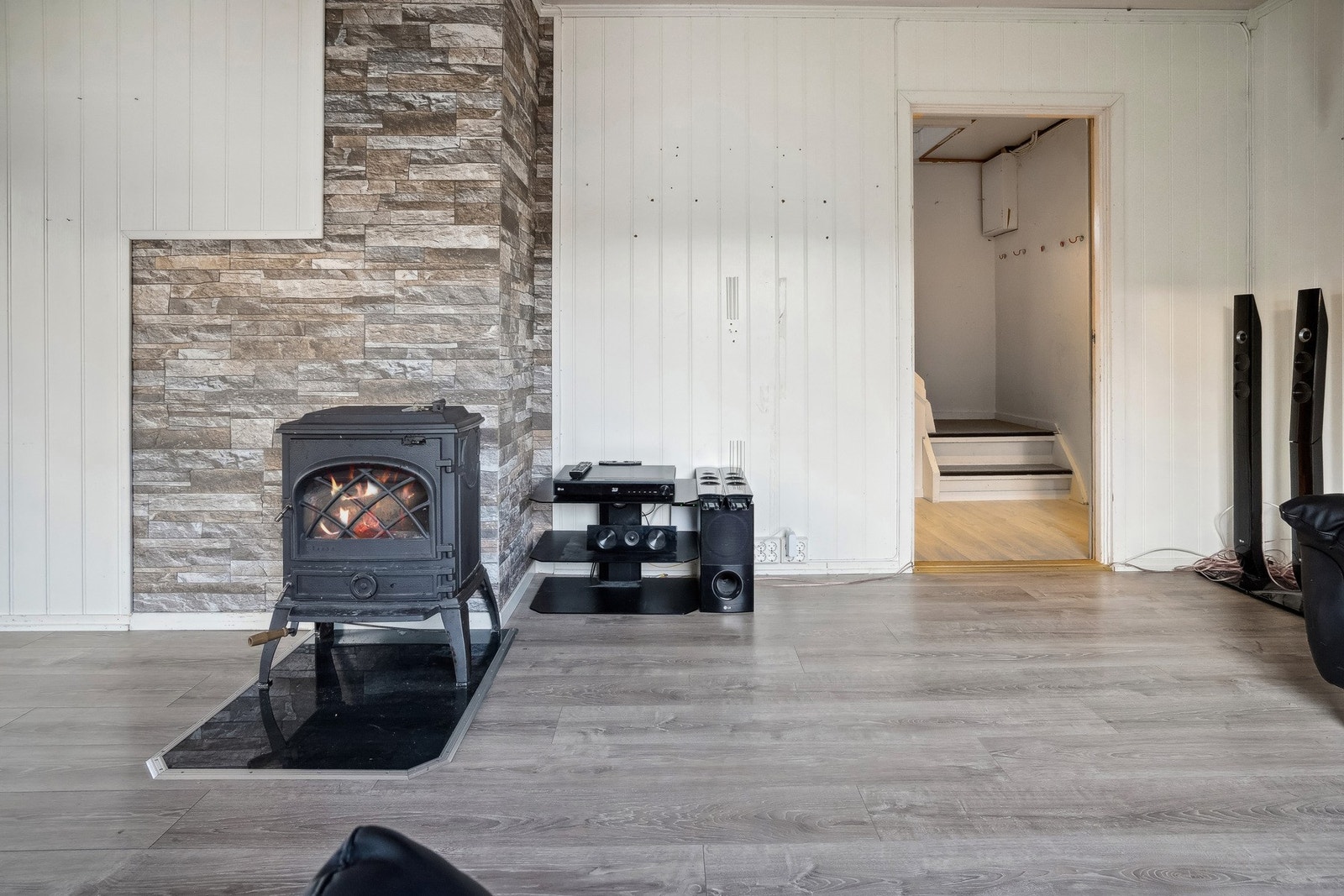 Vedfyring som oppvarmingskilde bidrar til å holde strømkostnadene nede. Galleribilde