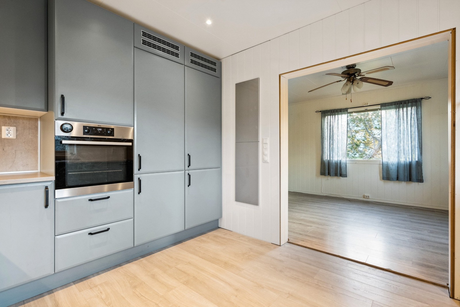 Integrerte hvitevarer medfølger i handelen. Galleribilde