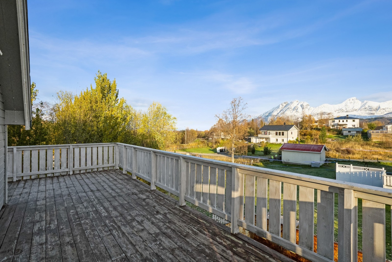 Flott utsikt og gode solforhold fra balkong. Galleribilde
