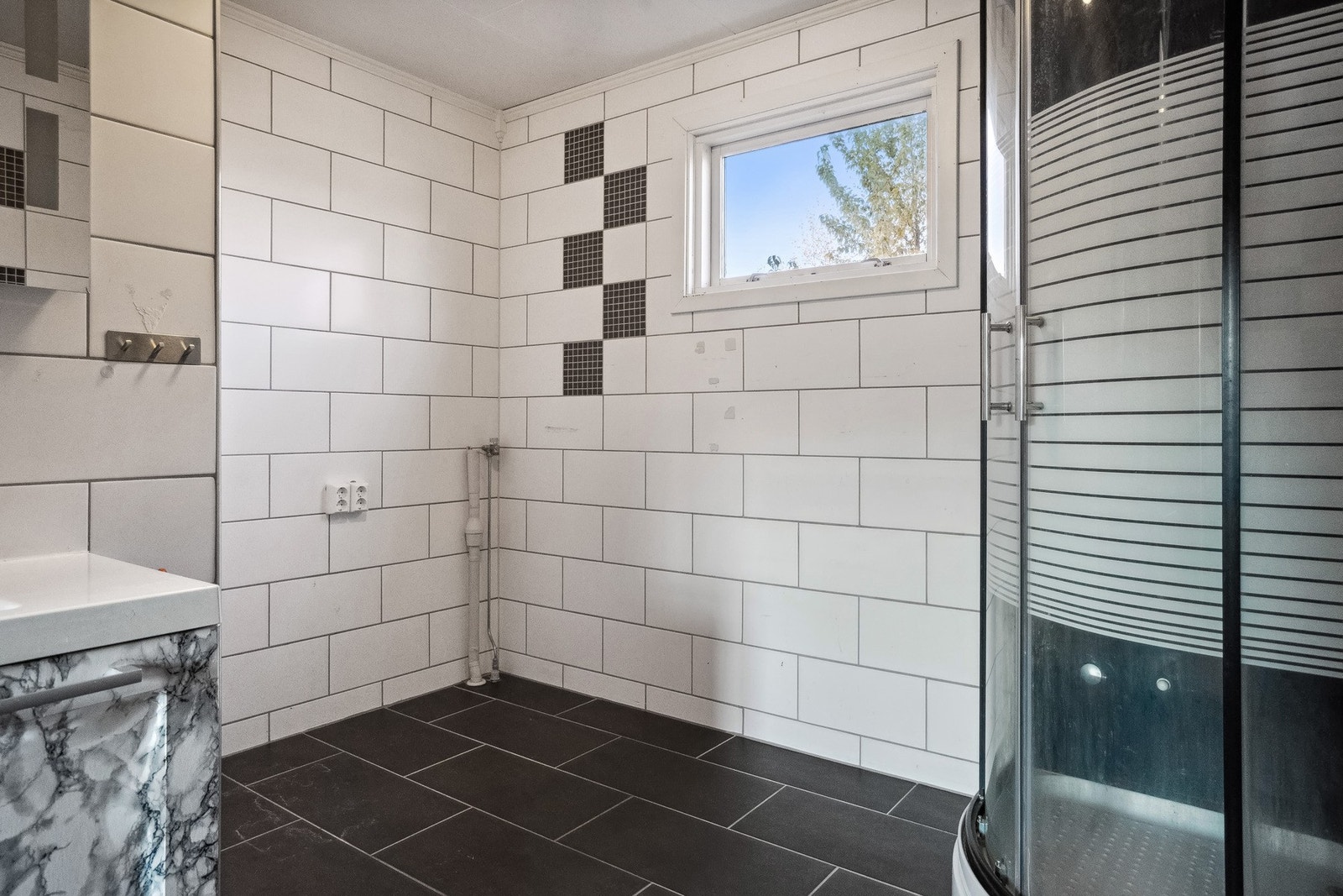 Opplegg for vaskemaskin og tørketrommel. Galleribilde