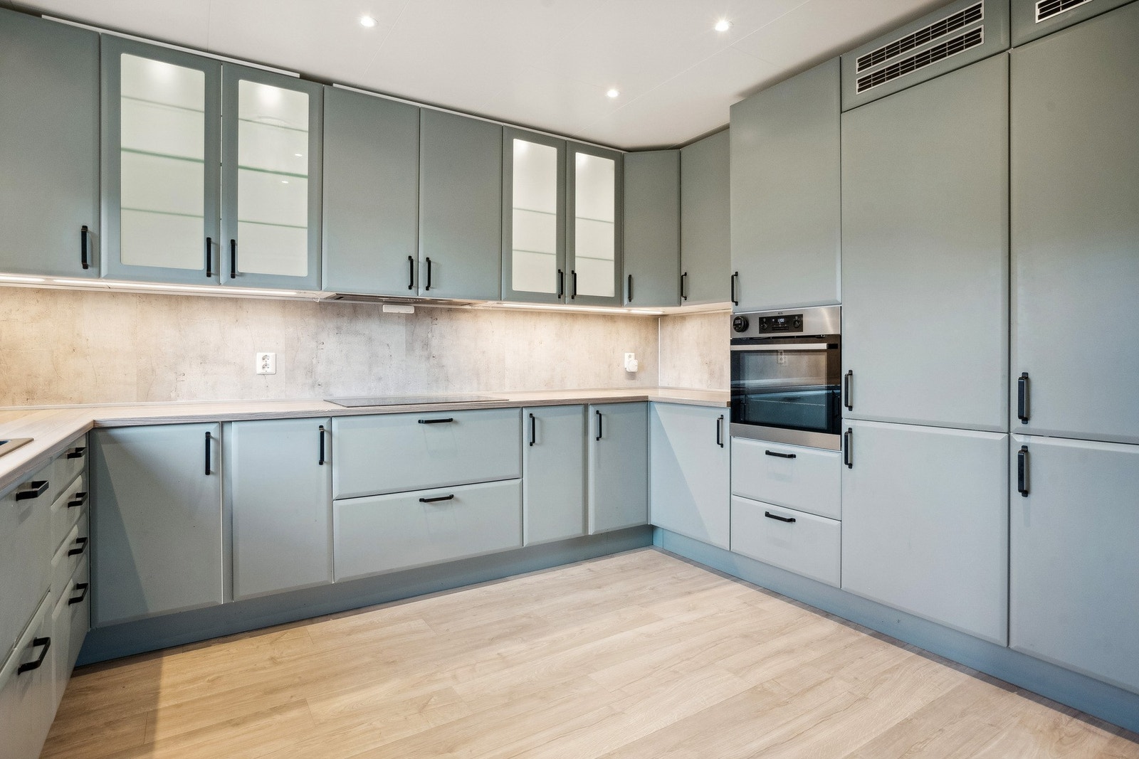 God skap- og benkeplass. Galleribilde