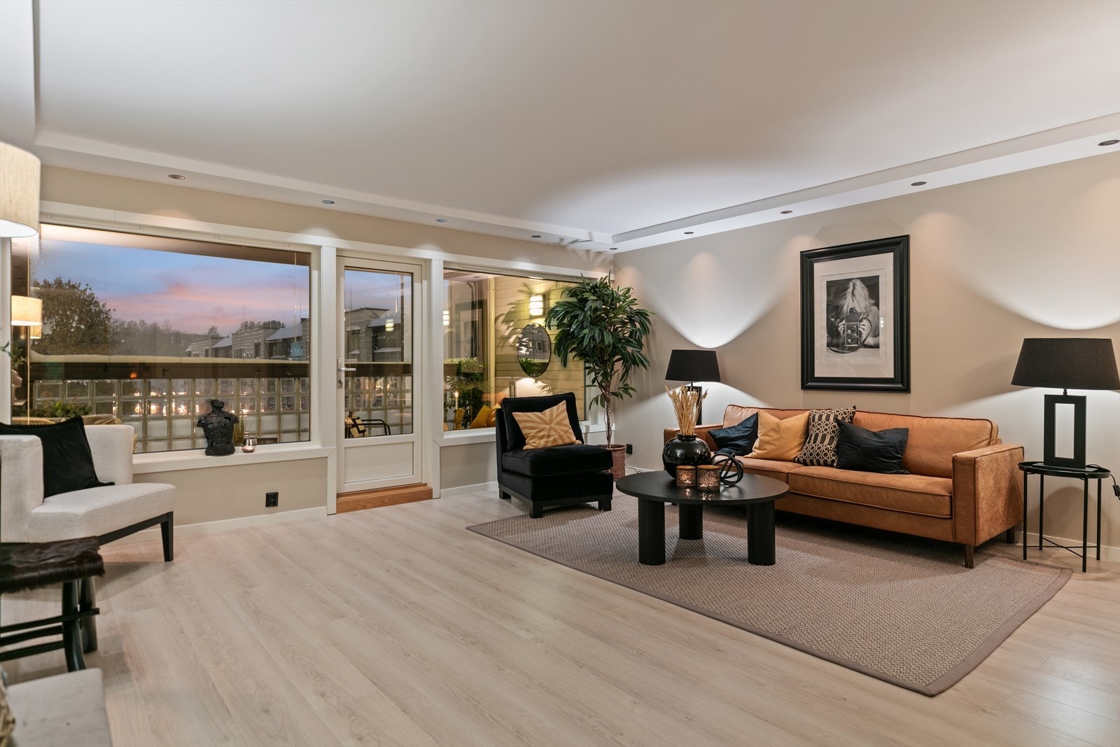 Nyoppusset og moderne leilighet med attraktiv beliggenhet i et barnevennlig og rolig boligområde på Furuset. Galleribilde