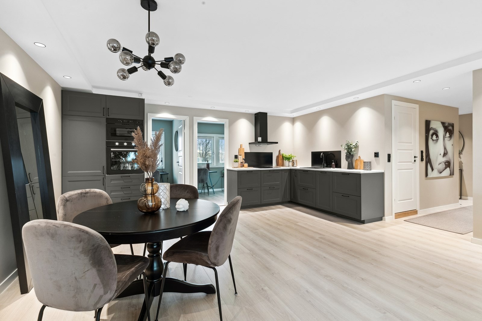 Varmtvann er inkludert i felleskostnadene. Galleribilde