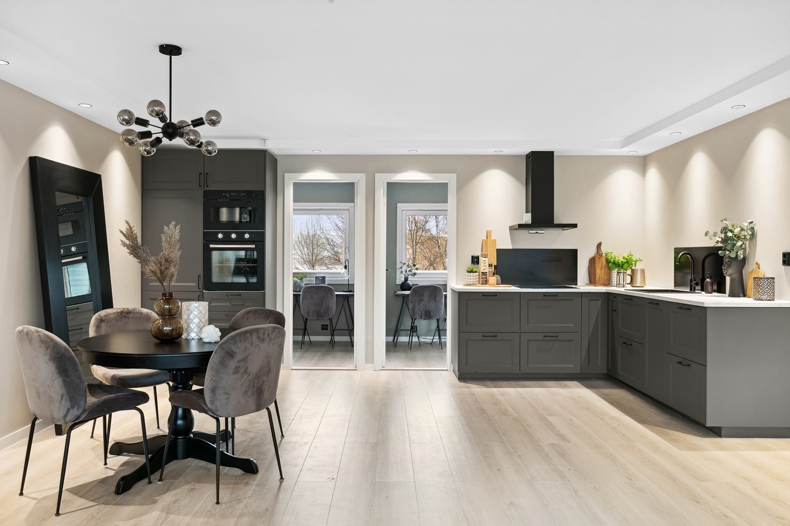 Kjøkkeninnredningen er fra 2023. Galleribilde