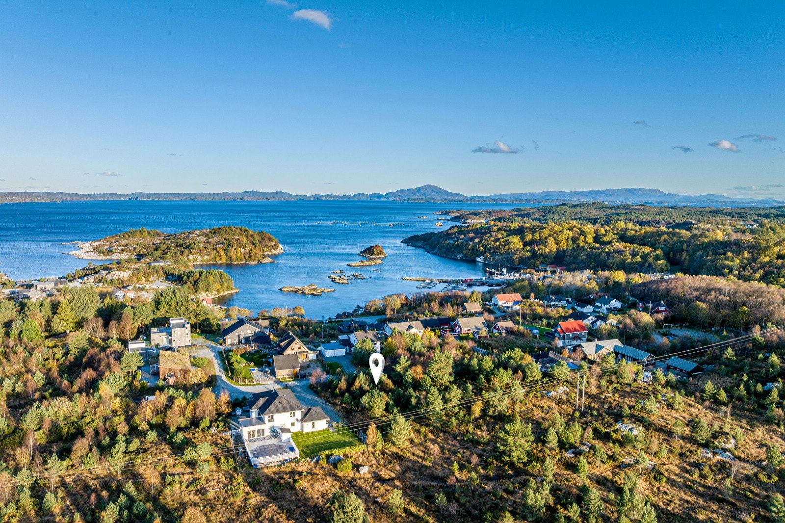 Her ser man utover Bømlafjorden og områdene rundt. Galleribilde