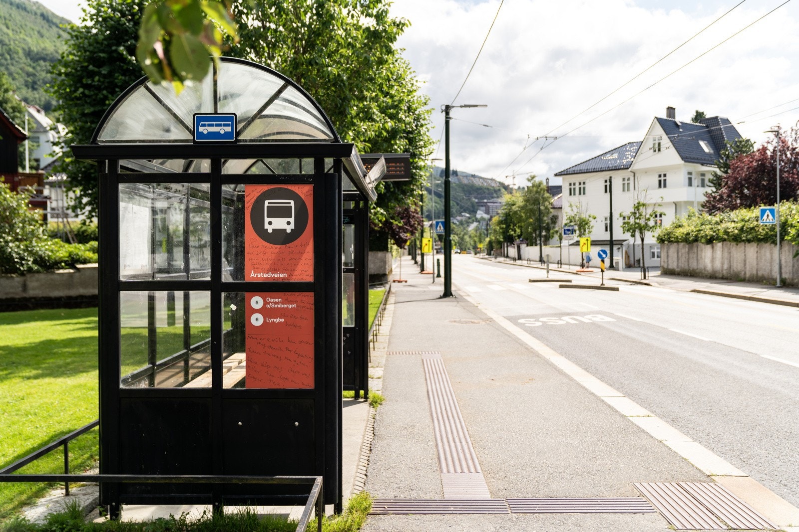 Busstoppet er en spasertur unna og tar deg til sentrum på 5 min og 2 min til Haukeland Sykehus. Galleribilde