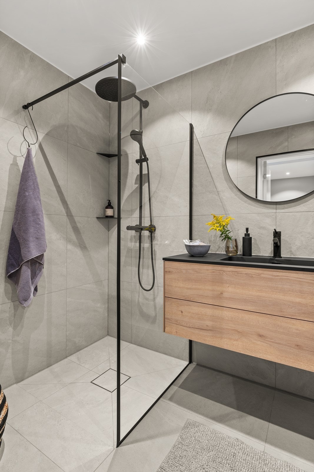 Lekkert bad som er oppusset i 2023 Galleribilde