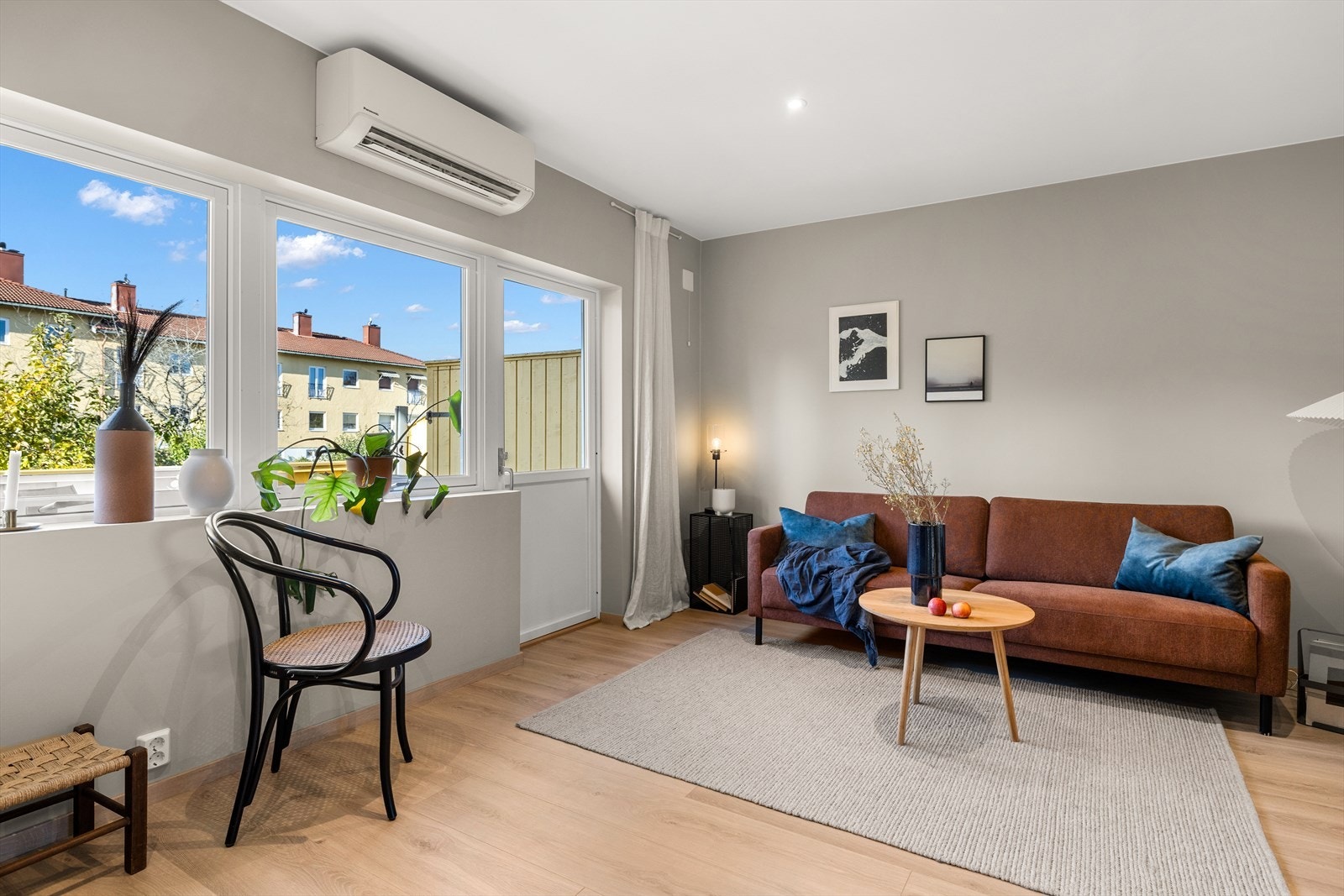 Lys og tiltalende stue. Galleribilde