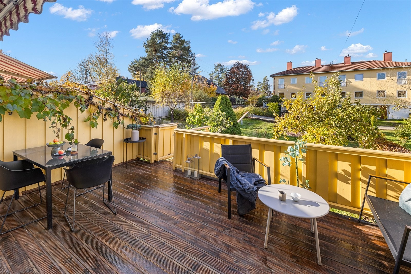 Terrassen har direkte adkomst til hagen. Galleribilde