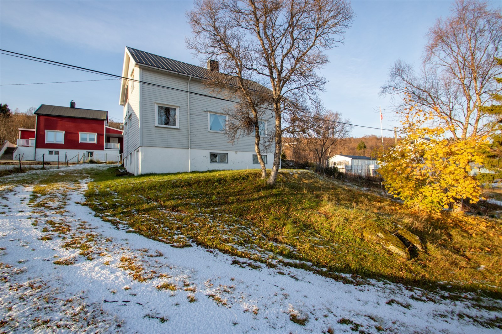 Eldre enebolig i Botnhamn på Senja