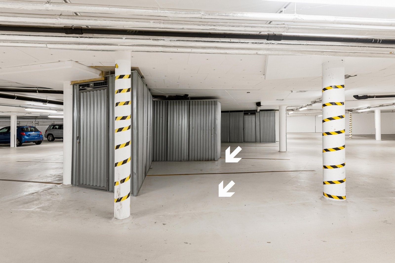 2 biloppstillingsplasser i lukket anlegg Galleribilde