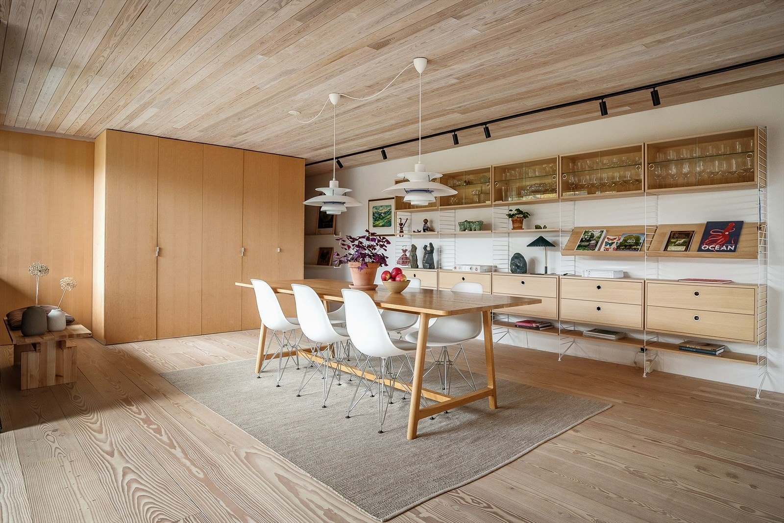 Her er skyvedøren lukket for å skape mer private rom, uten gjennomgang. Galleribilde