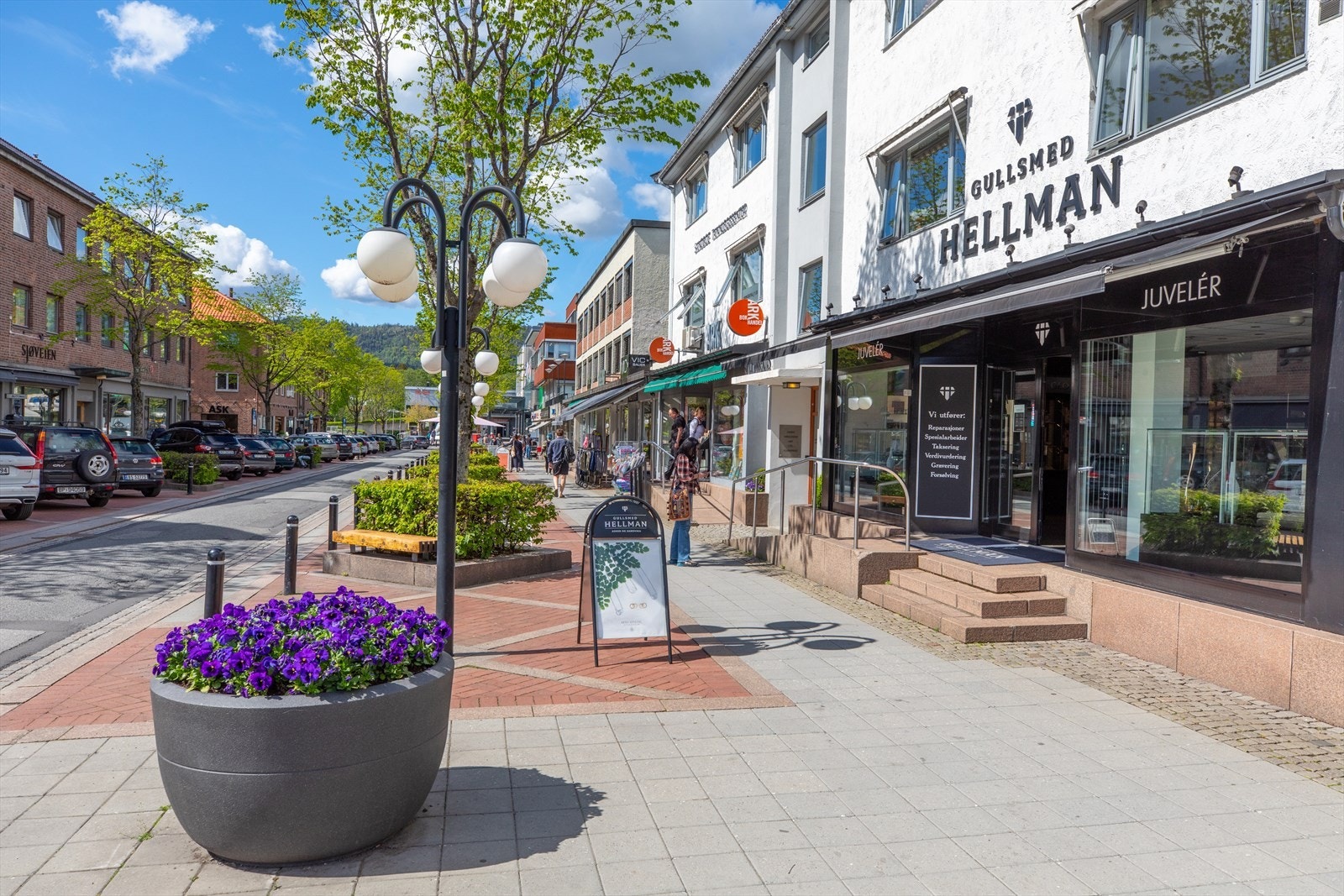 Handlegaten i Asker sentrum, Strøket, har flere spennende butikker og hyggelige serveringssteder. Galleribilde