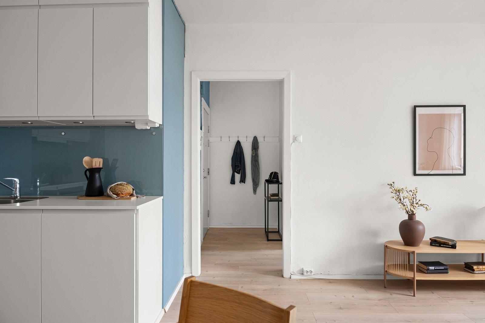 Gulvet i leiligheten er belagt med en flott laminat. Galleribilde