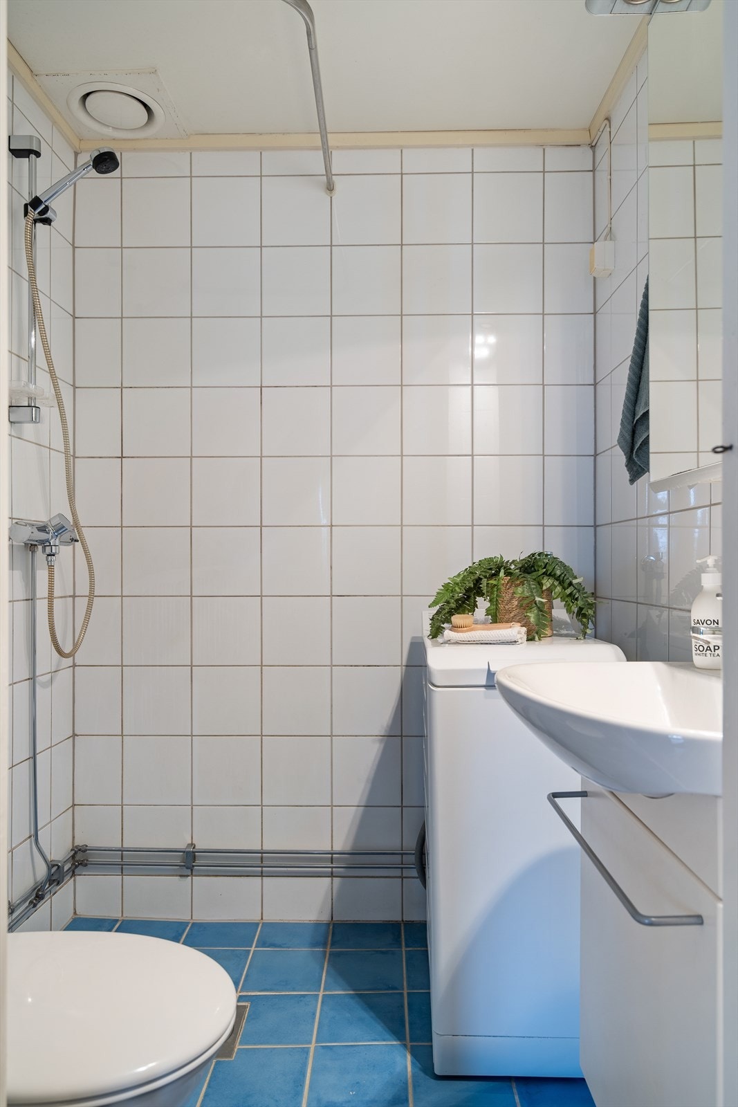 et er opplegg for vaskemaskin her, samt mulighet for å ta klesvasken i borettslagets fellesvaskeri. Galleribilde