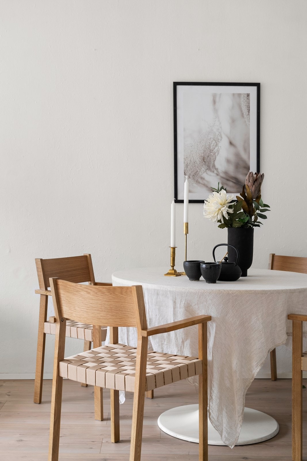 Spisebordet finner sin naturlige plass og du kan glede deg til den første middagen i nytt hjem. Galleribilde