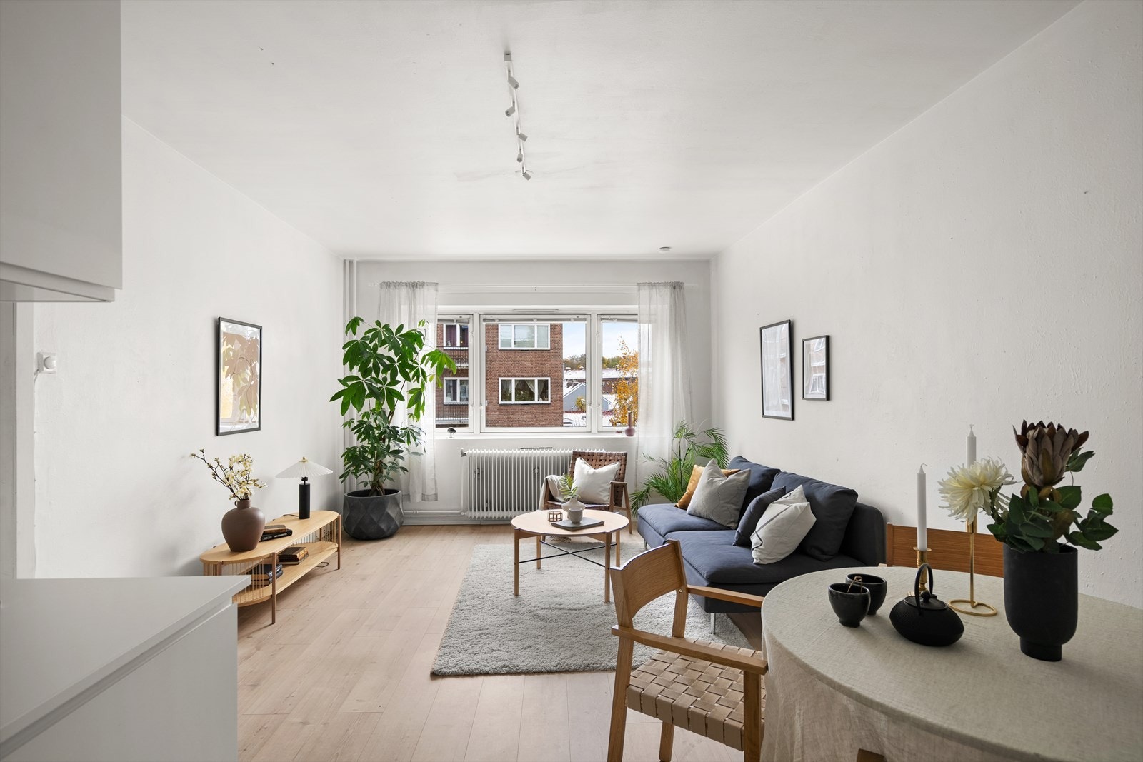 Leiligheten tilbyr en god balanse mellom sjarm og moderne bekvemmelighet, og er klar til å bli ditt nye hjem. Galleribilde