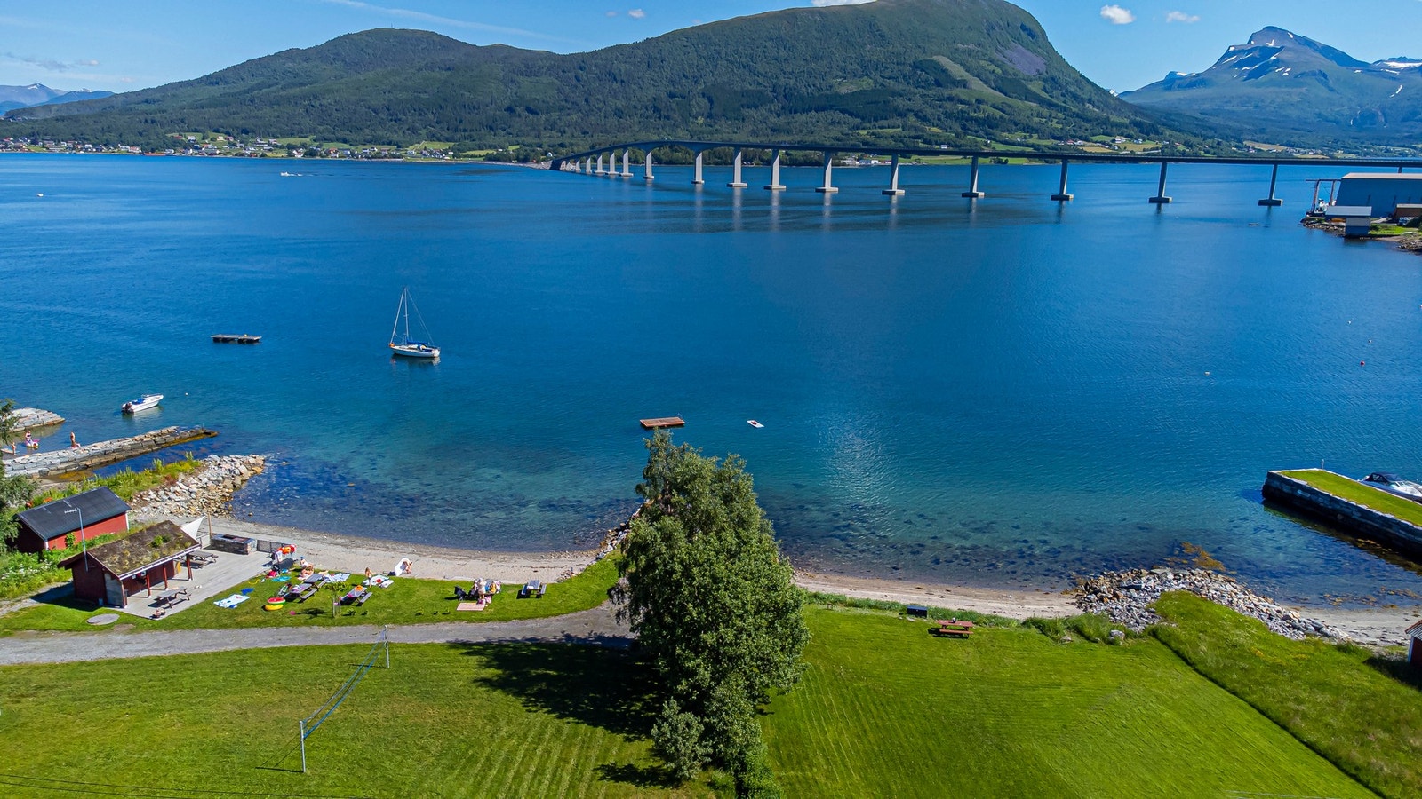 Friområde med badestrand rett ved leiligheten Galleribilde