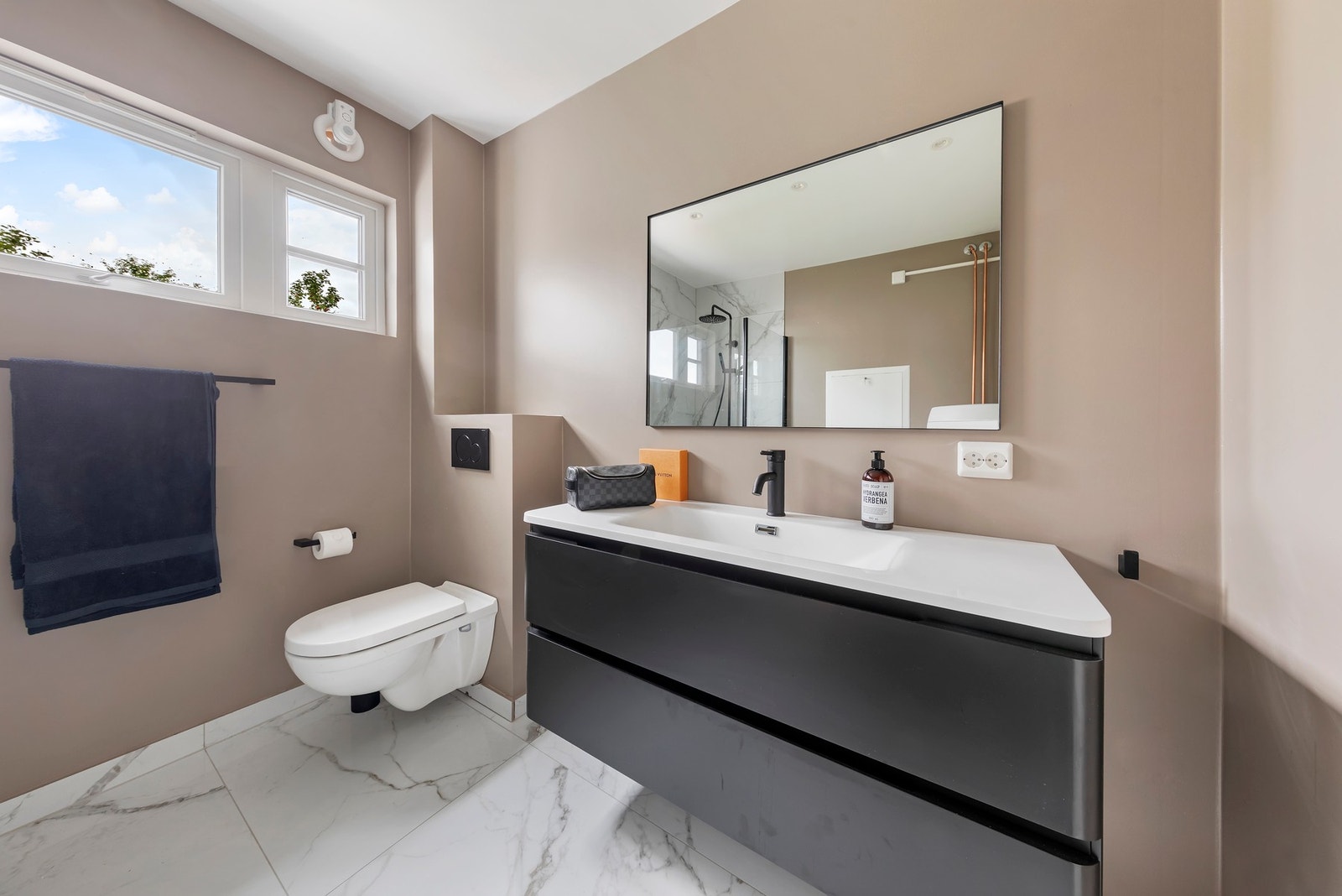 Flott, nyrenovert bad Galleribilde