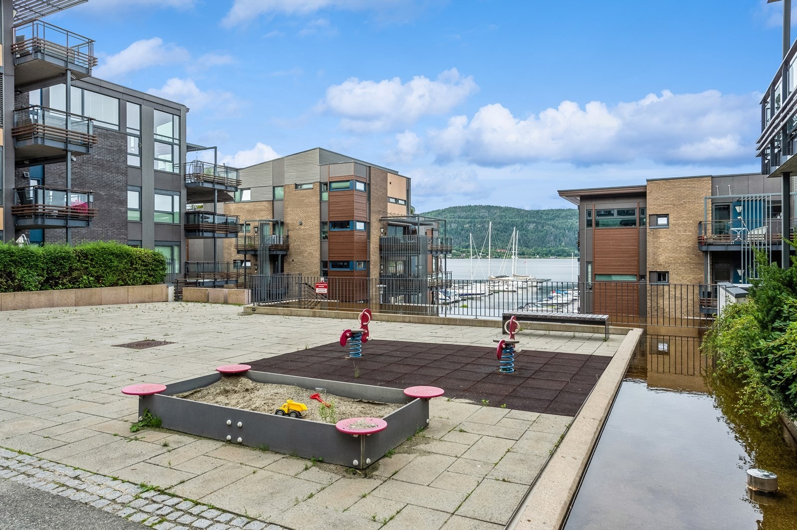 Det er et godt bo miljø på Nordre Jarlsberg Brygge. Galleribilde
