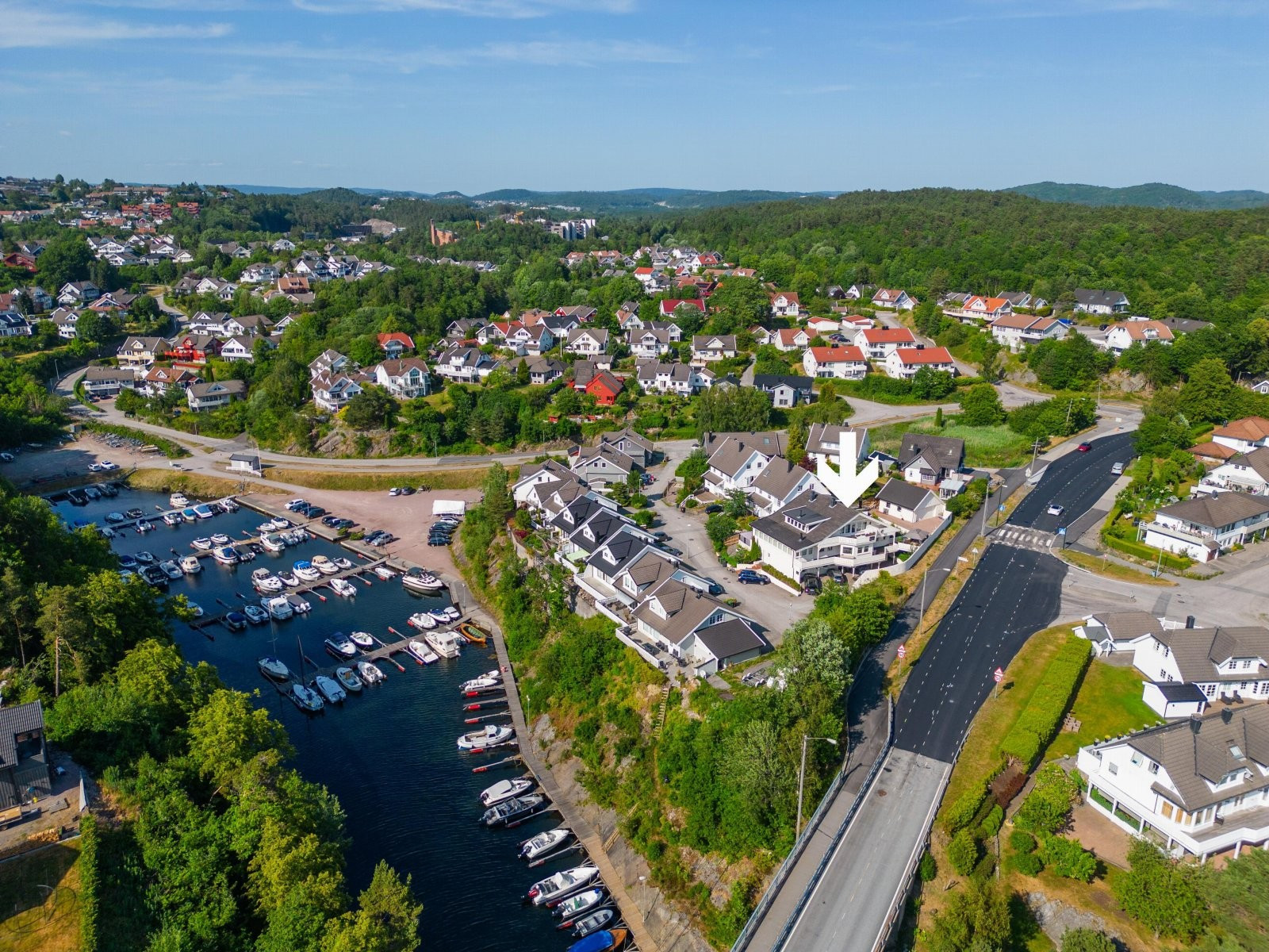 Stor enebolig m/2 utleiedeler i u.etg. - kr 22.492 pr mnd i skattefrie inntekter- Søm/Korsvik - noe sjøutsikt