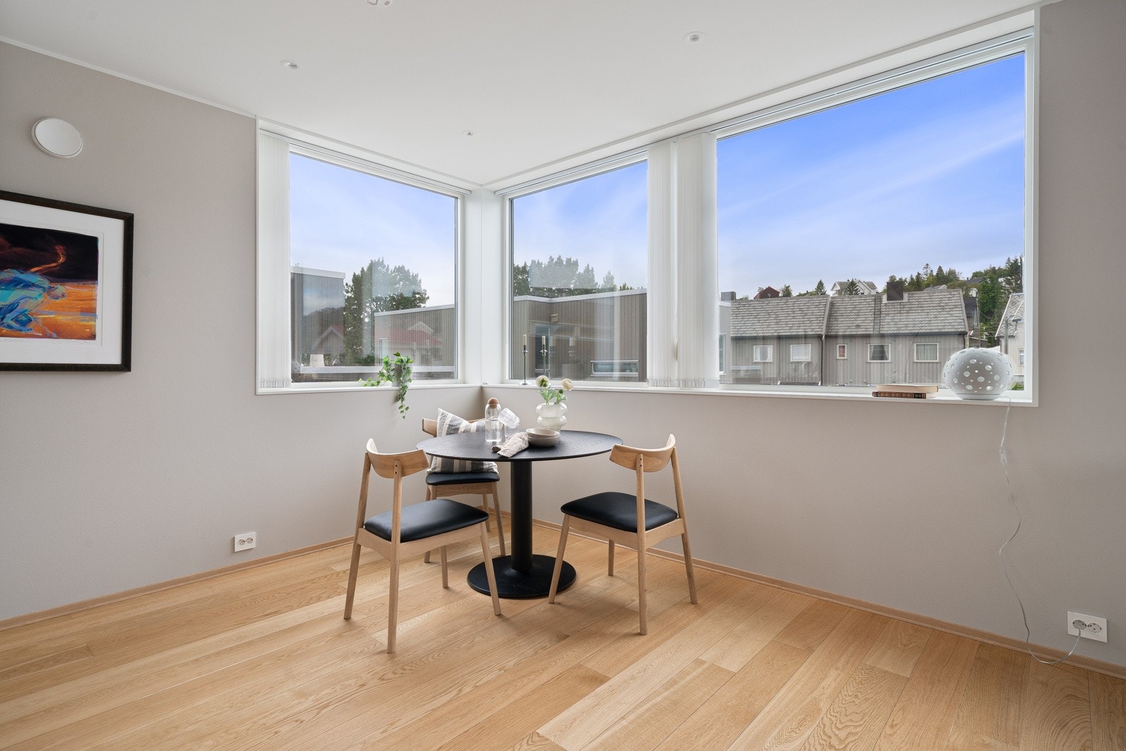 Det er også plass til "frokostbord" på kjøkkenet. Galleribilde